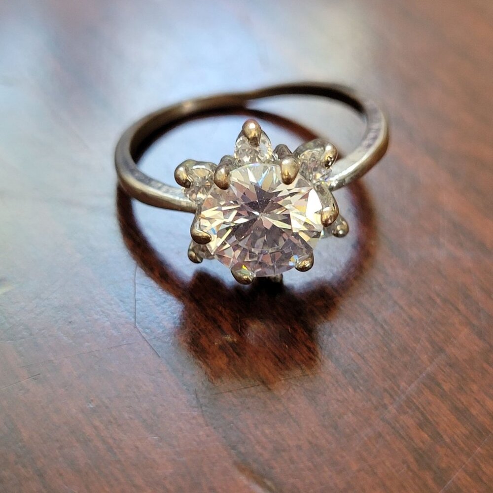 Vintage Silver-Tone Ring With Brilliant Clear Crystal Flower Setting